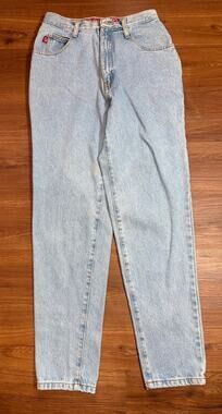 No Excuses Vintage 80s 90s Femme Fatale 8/10 High Waisted Light Wash Mom Jeans